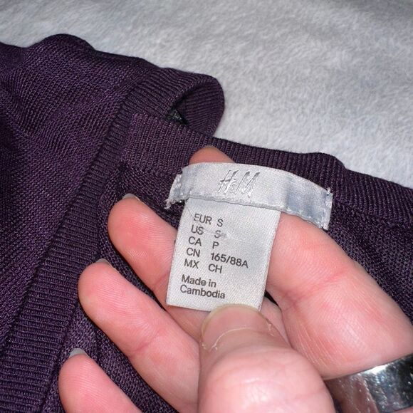 H&M Women’s Small Dark Plum Purple V Neck Elbow Length Sleeve Cardigan EUC - Picture 6 of 8